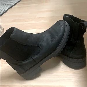 Timberland Women’s Courmayeur Valley Chelsea Boot